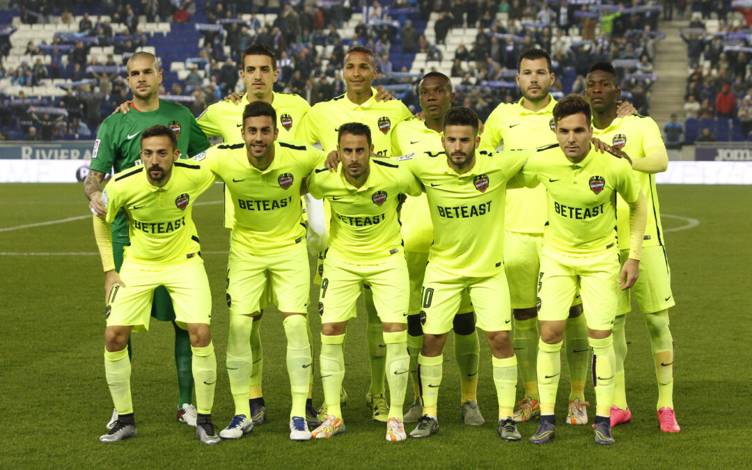 ¿Cómo diseñar tu propia equipación de fútbol personalizada?